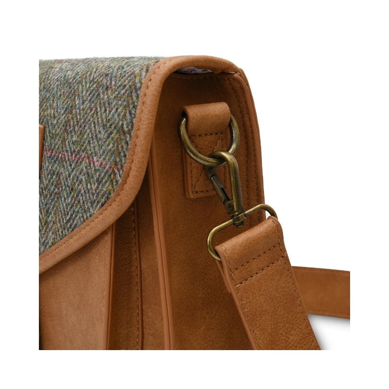 islander-harris-tweed-large-saddle-bag-chestnut-heringbone-4hooves-detail-strap