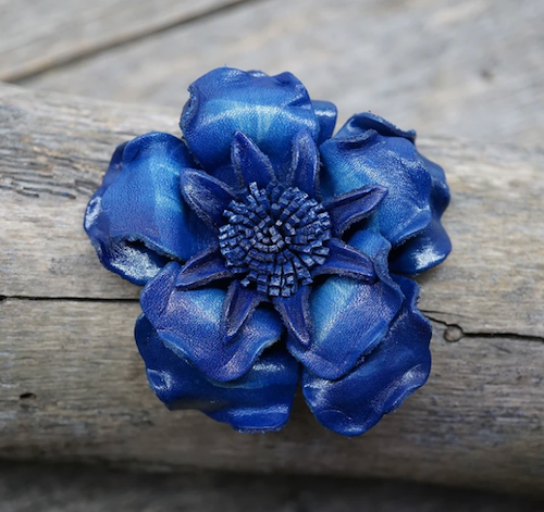 rodeo-drive-lederblume-gardenia-blau-4hooves