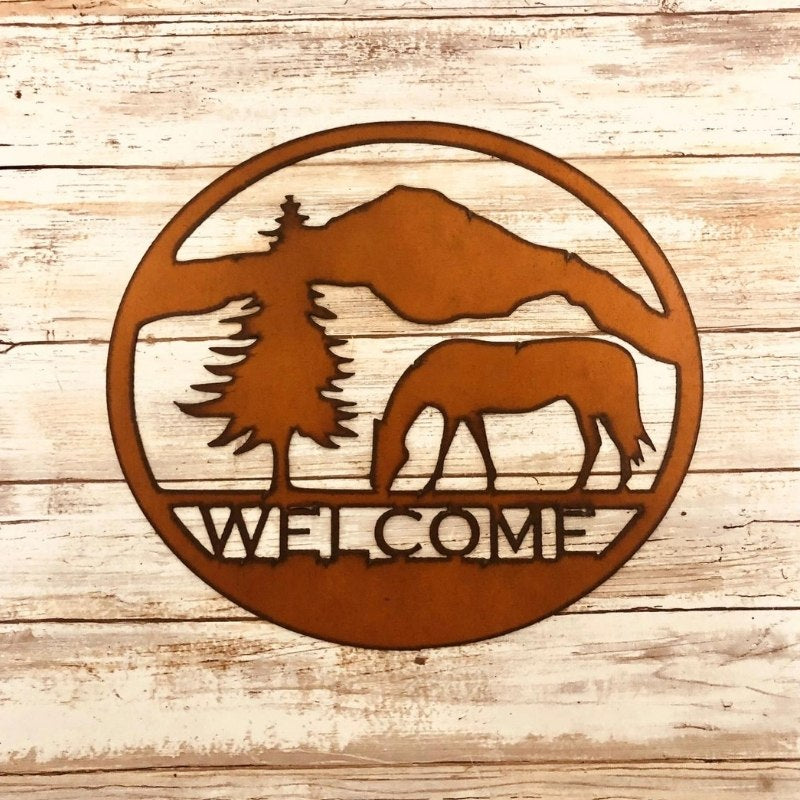 universal-ironworks-rustic-welcome-sign-horse-pine-tree-4hooves